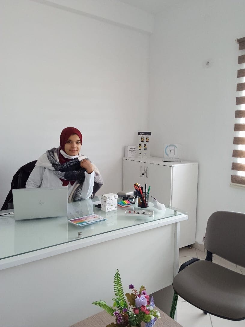 Audioprothésiste en consultation